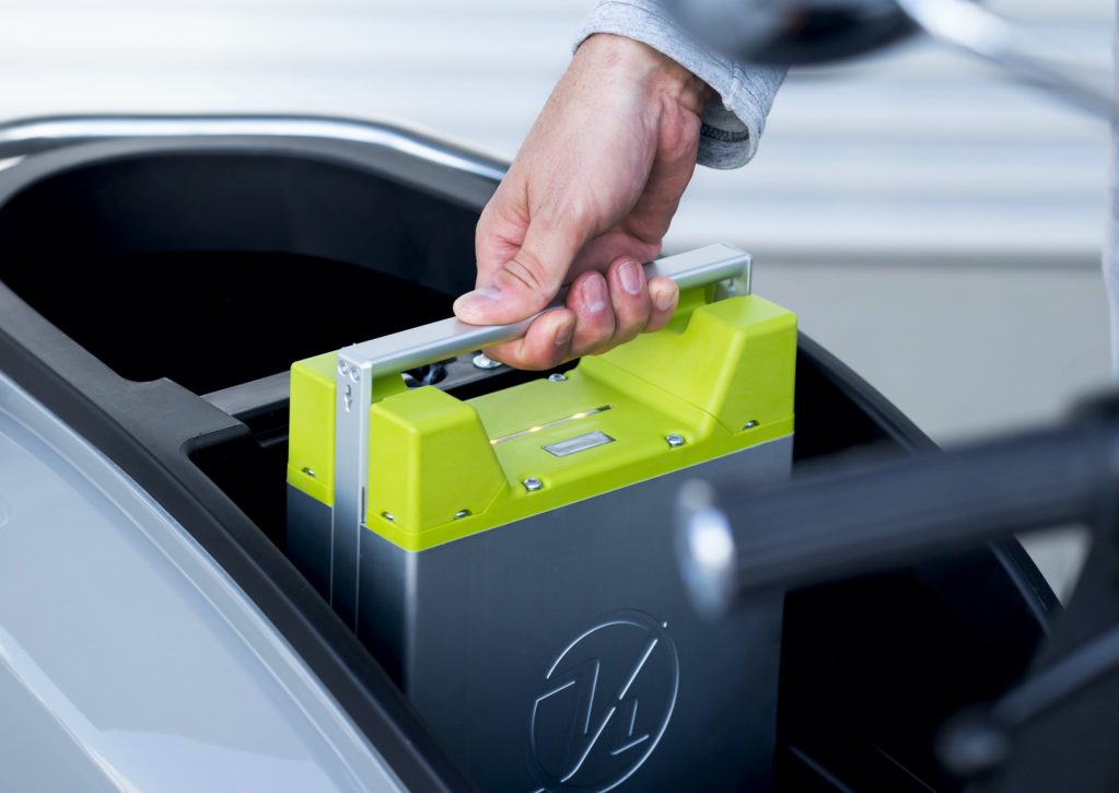 Scooter E-Roller Kumpan akku 